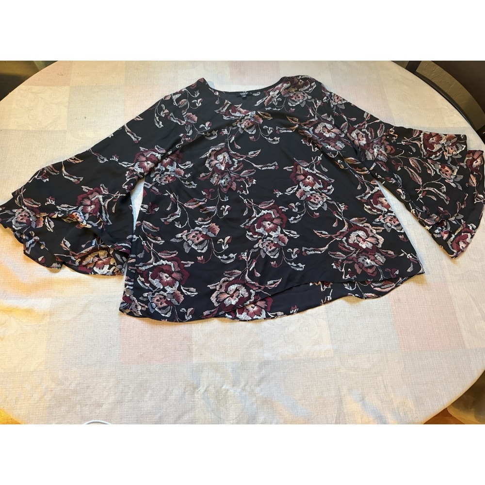 Premise Studio Women's 1X Floral Bell Sleeve Blouse Black Burgundy Long Sleeve—1